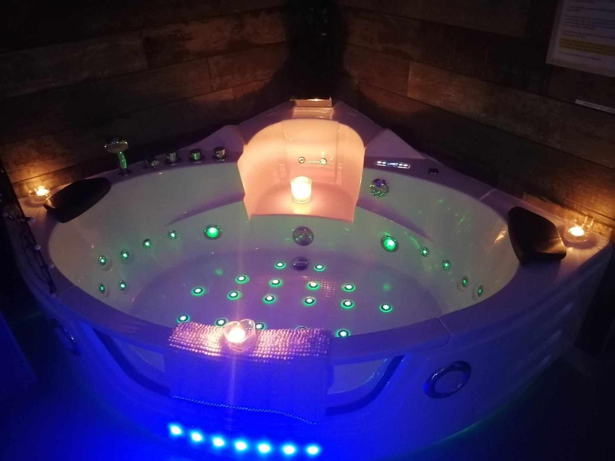 דיז'ון Romantisme Et Glamour 2 Avec Spa , Clim Et Jardin מראה חיצוני תמונה