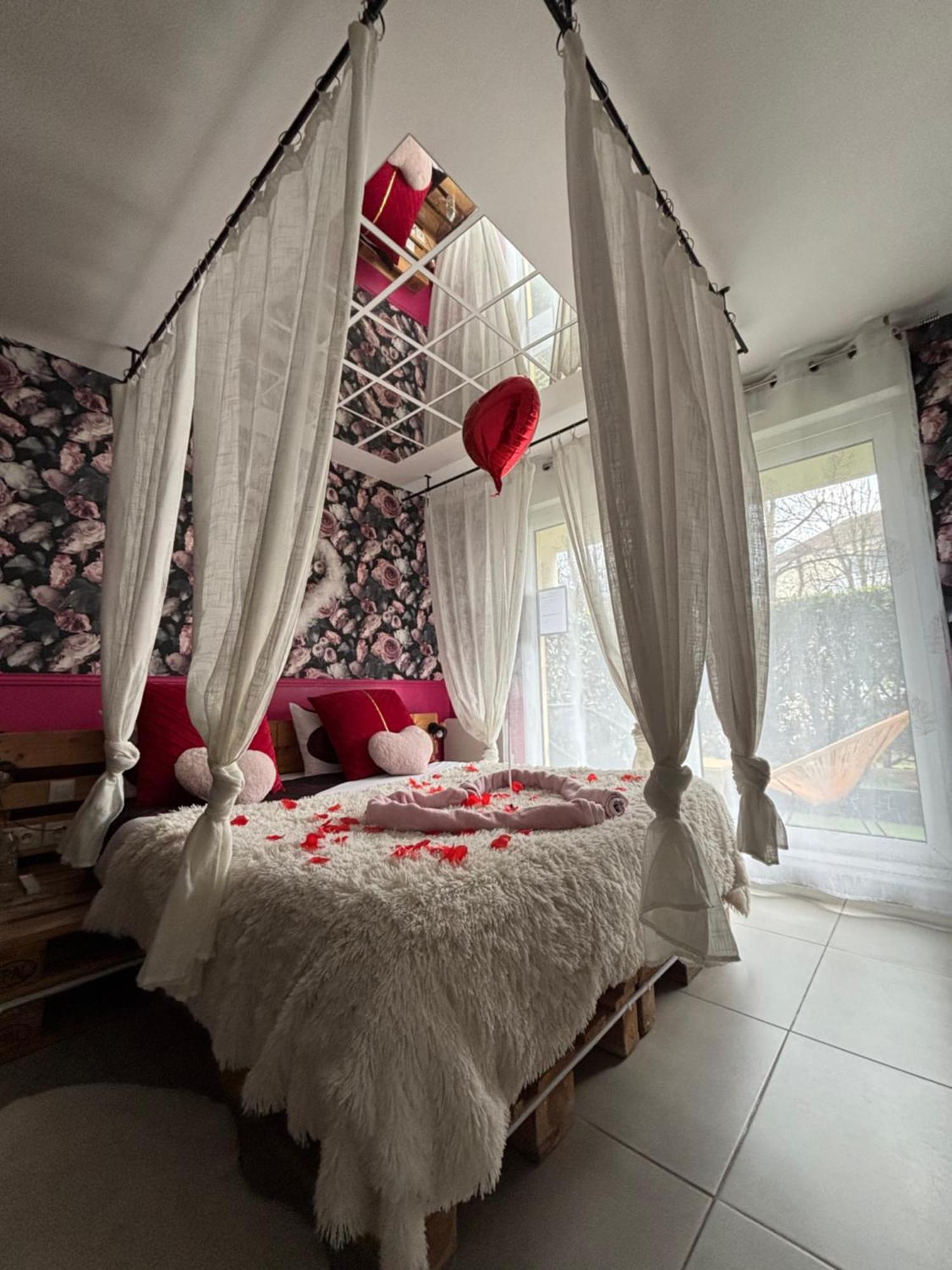 דיז'ון Romantisme Et Glamour 2 Avec Spa , Clim Et Jardin מראה חיצוני תמונה